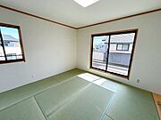 【リフォーム完成】2階和室の写真です。畳表替え、クロス張替えを行いました。