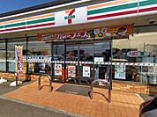 セブンイレブン土浦中荒川沖店 セブンイレブン阿見荒川本郷店様まで900ｍ。自転車でも寄れる距離感で、急ぎの用事の際には便利ですね。