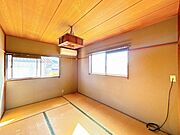 【リフォーム中5/14更新】2階和室→洋室へ変更。収納スペースもありますのでお洋服をたくさんお持ちの方も安心ですね。床フローリング張り、クロス貼替を行います。