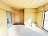 洋室：【リフォーム中　10/12更新】和室から洋室へ間取変更予定。大きな窓から陽光が差し込む、明るく使い勝手の良いお部屋です。主寝室にいかがでしょうか。こちらのお部屋からもバルコニーに出ることが出来ます。