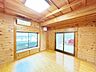 室内：【リフォーム中】リビングは間取り変更し約24帖の広さに。対面キッチンで家族のだんらんの時間を演出。