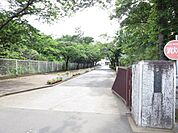 古河第二中学校まで約2.4km 2400m