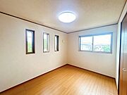 【現況販売】2階東側洋室写真です。残置物は撤去致します。