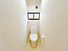 トイレ：【内外装リフォーム済】トイレは温水洗浄機能付きに新品交換しました。直接肌に触れるトイレは新品が嬉しいですよね。