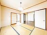 収納：【リフォーム中10/5更新】和室約6帖です。畳からフローリングへ変更します。ご趣味のお部屋もお使いいただけそうです。楽器やトレーニングゲームなどいろいろな用途で使い勝手の良い大きさです。