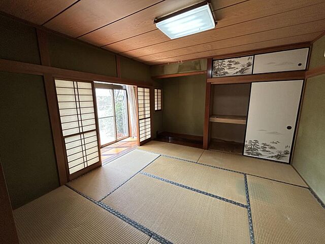 室内 邑楽郡板倉町大字籾谷1494-12