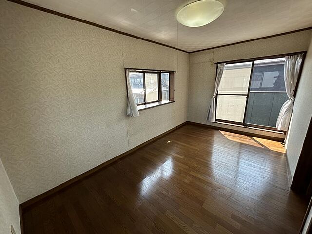 室内 邑楽郡板倉町大字籾谷1494-12