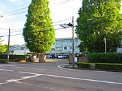 【中学校】南中学校まで約1200ｍ(徒歩15分)。