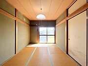 【居室】2階中央約6畳の和室写真です。洋室へ変更予定です。フロア・クロスの張替を行います。