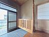 玄関：【玄関】玄関内観の別アングル写真です。