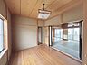 室内：【洋室】1階北側約6帖洋室の別アングル写真です。