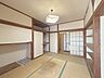 和室：【和室】中央約6帖和室の別アングル写真です。