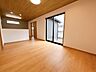 リビング/ダイニング：【LDK】クロスの張替えやフローリング張替え、建具や照明の新品交換も行い、明るい空間へ生まれ変わりました。