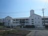 周辺：【周辺環境】伊勢崎市立境西中学校まで540ｍ（徒歩約8分）部活帰りで遅くなってもすぐに帰れる距離ですね。