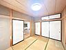 室内：【リフォーム中】1階和室別アングルです。洋室に変更いたします。1階に居室があるとないかと便利です。