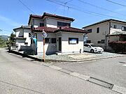 【リフォーム前】外壁塗装、漆喰補修を行いました。屋根は瓦ですのでズレ等が無いか確認をして雨漏れが無いように小屋裏の確認を行っております。
