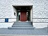 室内：マンション入り口です。