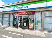 ファミリーマート岐阜田神駅前店様まで約260ｍ（徒歩約4分）です。
