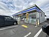 周辺：【周辺環境】ローソン本巣見延店様まで約700ｍ（徒歩約9分、お車で約2分）です。徒歩圏内にコンビニがあると、遅い時間や早い時間の買い物に便利ですね。 1700m