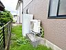外観：【リフォーム中】現地外観別角度からです。給湯器は建物の後ろ側についています。