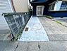 駐車場：【リフォーム済】既存の浄化槽設備の撤去を行った後公共下水道に接続を行いました。旧浄化槽後のスペースは土間打ちをおこないましたので、駐車スペースが広がりました。