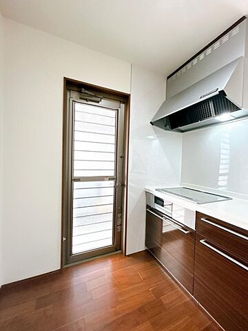 室内 福井市運動公園3丁目106-2