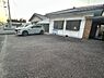 駐車場：【リフォーム中3/9撮影】駐車スペースは、約8ｍ×約8mありますので、2台分、停め方や車種によってはさらに停められると思います、その他屋根付き1台分です。