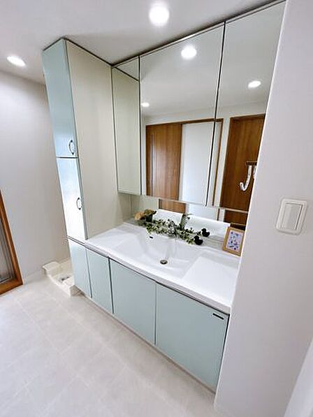【内装リフォーム済み】洗面所です。
