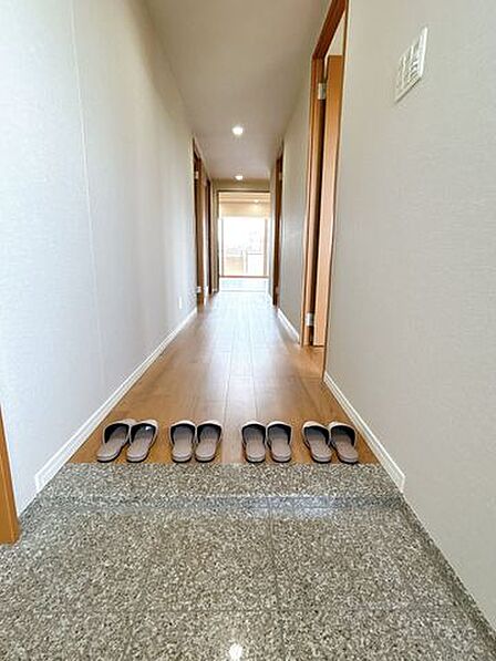 【内装リフォーム済み】玄関内覧です。