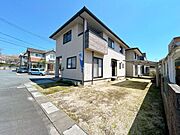 【現地外観】築20年の住宅で、古臭さはなくきれいな住宅です。