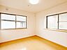 洋室：【リフォーム済】2階西側洋室約6帖です。クロスを張替えしました。
