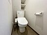 トイレ：【リフォーム完成】新品のトイレに交換しました。収納スペースもございます。