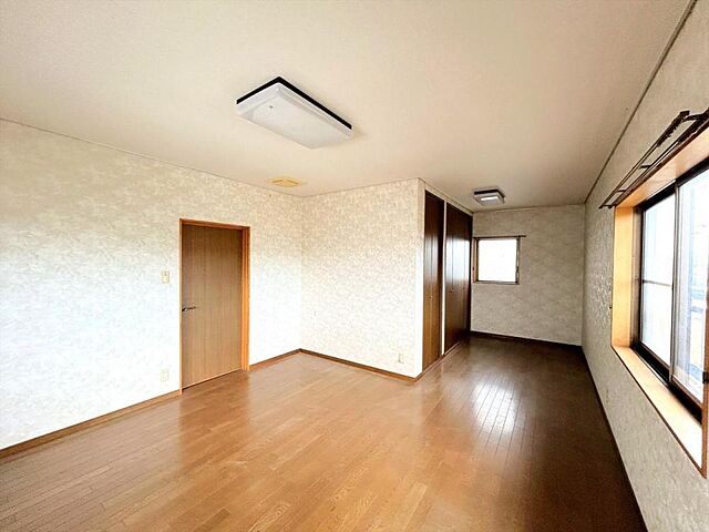 室内 高松市下田井町152-6