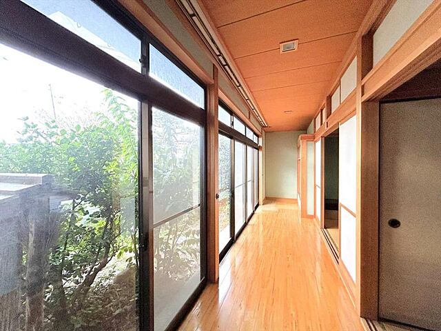 室内 高松市下田井町152-6