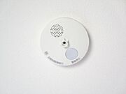 （リフォーム済）キッチンに熱式、居室に煙式の火災警報器を設置しました。電池式薄型単独型で、電池寿命は約10年です。ご家族の安全を天井から見守ってくれますよ。