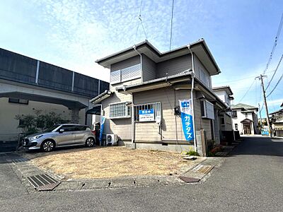 外観：【住宅ローン減税対象】価格には消費税、リフォーム費用を含みます。リフォーム中でもご案内可能。内覧希望の方はお電話ください。