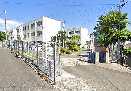 【周辺環境】山澄中学校まで約1300mです。