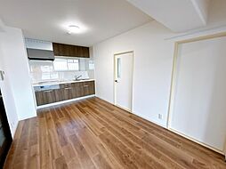 サンリラ清水町 4LDKのリビング/ダイニング