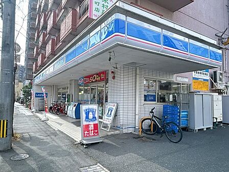 ローソン 熊本新町3丁目 【近隣写真】ローソン新町3丁目店まで92m徒歩1分、野菜や果物も販売しているコンビニです。買い忘れがあってもすぐに買いに行ける距離に24時間営業のコンビニがあると嬉しいです…
