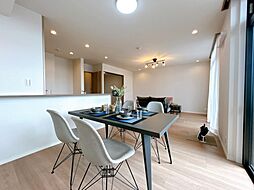 ルネス皆春 3LDKのリビング/ダイニング