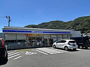 【周辺環境】ローソン津久見上宮本町店まで約450ｍ(徒歩約6分) 300m