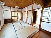 【リフォーム予定】一階の南側6帖和室写真です。間取り変更で洋室に生まれ変わります。※別角度写真