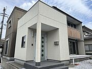 【外観】玄関側の外観写真になります。外壁屋根塗装を行います。