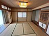 和室：【現況販売】1階和室8帖です。縁側もあります。