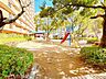 その他：【共用部：敷地内公園】マンションの敷地内にはお子様が遊べる公園がございます。滑り台やブランコ等のお子様にとって楽しい遊具があるのでわざわざ遠出しなくてもこういう施設があるのは便利ですよね。
