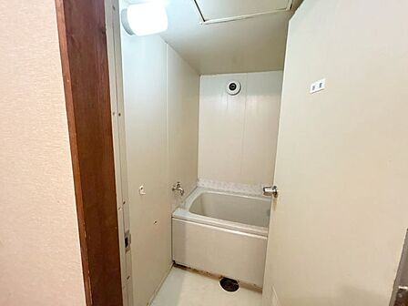 【リフォーム前写真】浴室はハウステック製の新品のユニットバスに交換予定です。