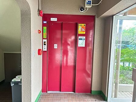 共有部分エレベーターの写真になります。