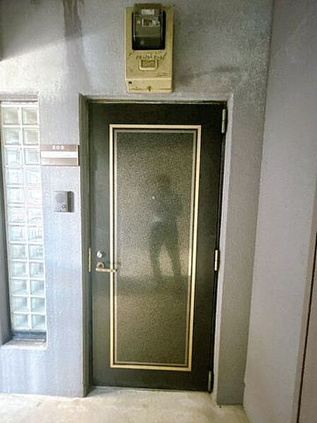 【専有部分】玄関ドアの写真です。