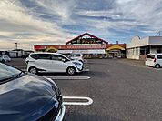【周辺環境】アタックス三股店様まで、徒歩5分（約400ｍ）です。近くにスーパーがあると普段の買い物が楽です。