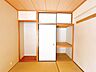 その他：【リフォーム中/5.6帖洋室収納】収納の中には枕棚とハンガーパイプを設置します。建具の交換を行う予定です。